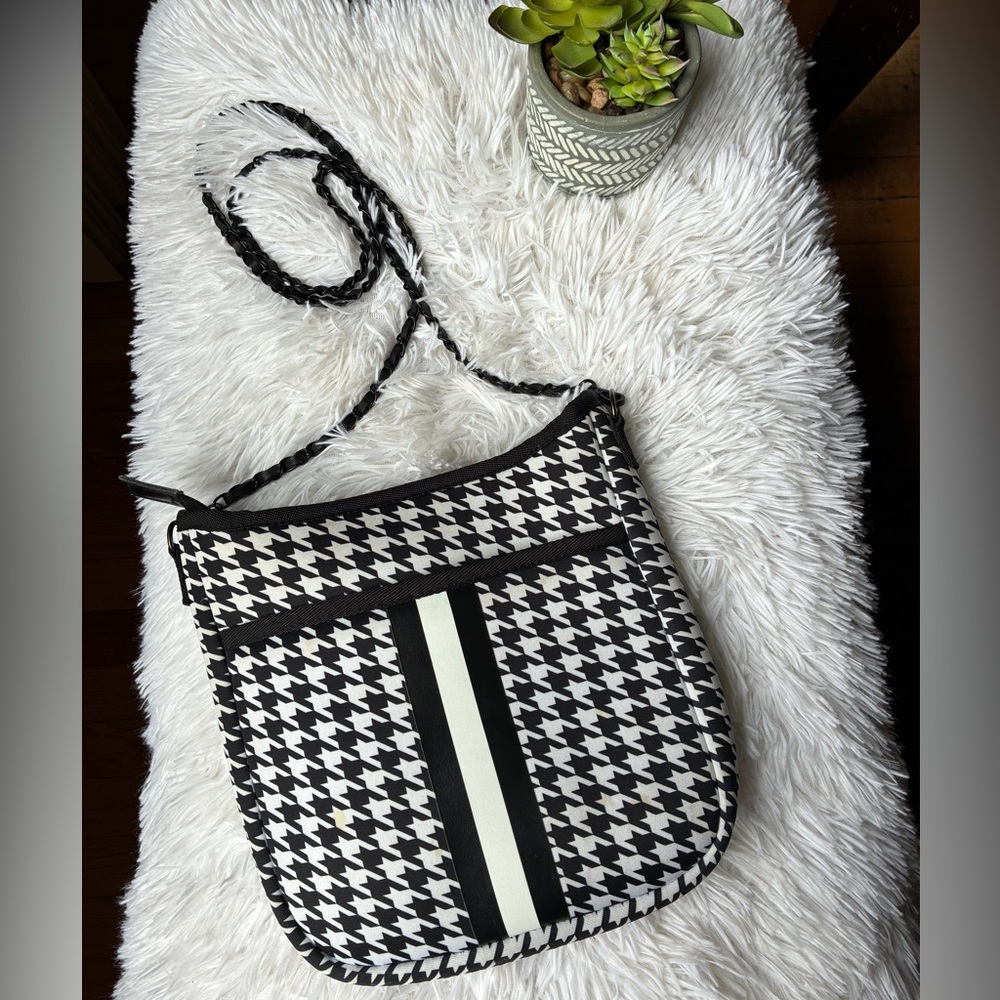 HAUTE SHORE JERI Houndstooth Print Crossbody 🖤 - Picture 2 of 13